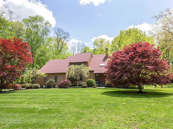 3rd image of 27 Louis Dr