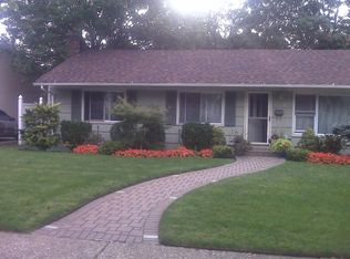 1015 Lynn Dr, Valley Stream, NY 11580