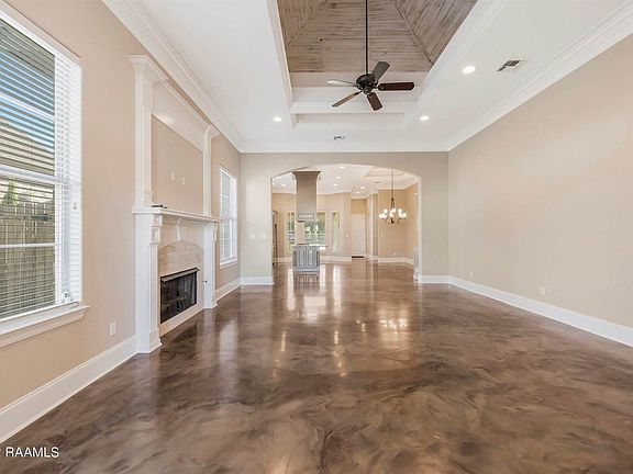 5th image of 111 Carriage Lakes Dr