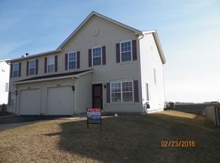 1202 Burns Ln, Minooka, IL 60447