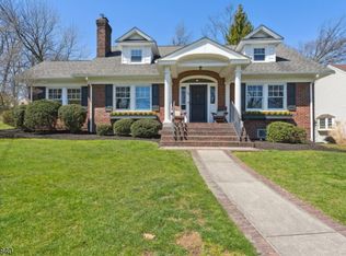 44 Chestnut Rd, Verona, NJ 07044