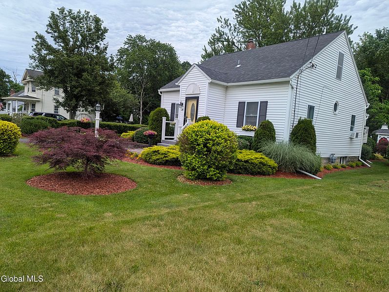3rd image of 34 Van Heusen Street
