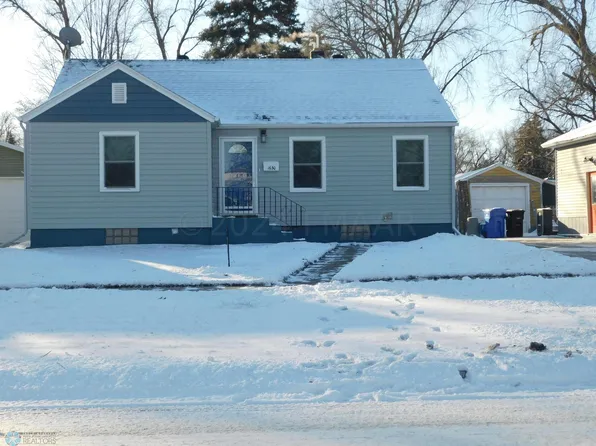 1630 6th Ave S, Fargo, ND 58103