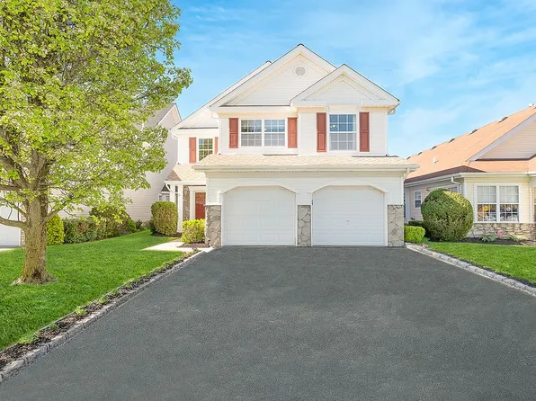 15 Sophia Dr, Middle Island, NY 11953