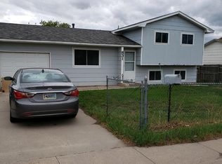 831 Phoenix Dr, Cheyenne, WY 82001