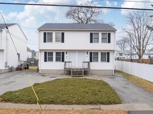 218-220 Grosvenor Ave, East Providence, RI 02914