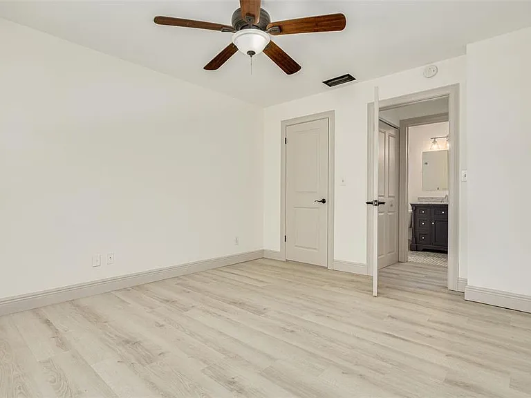 535 32nd Ave N #5 — Photo 17