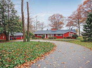 2538 Lakeshore Dr, Fennville, MI 49408