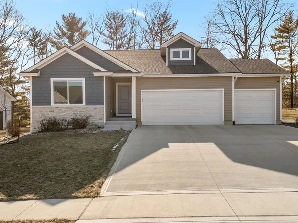 204 Crossroads Ct, Polk City, IA 50226