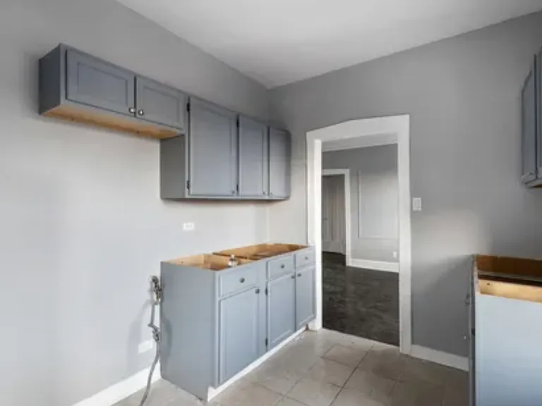 7664 S South Shore Dr #3 — Photo 2