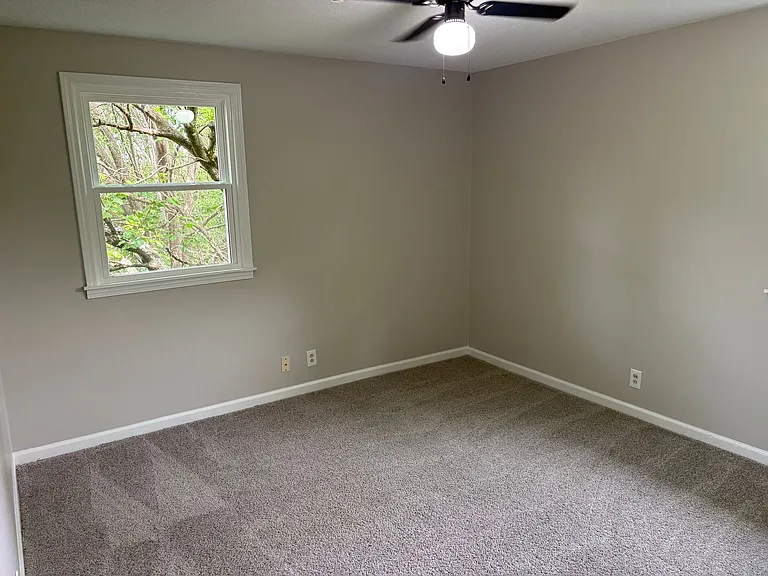 710 Heidi Ct — Photo 8