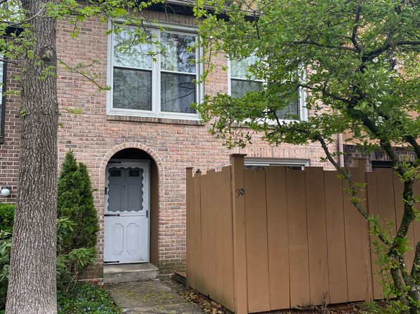 30 Pinehurst Ct #TOWNHOUSE
