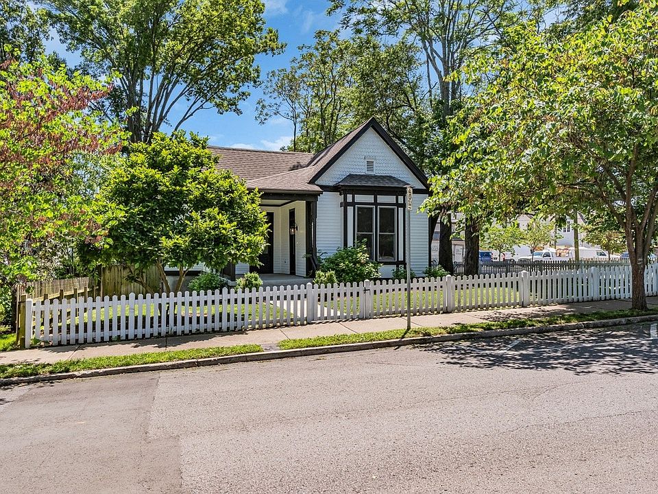 1st image of 929 Montrose Ave