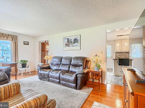 2nd image of 118 Nelson Rd