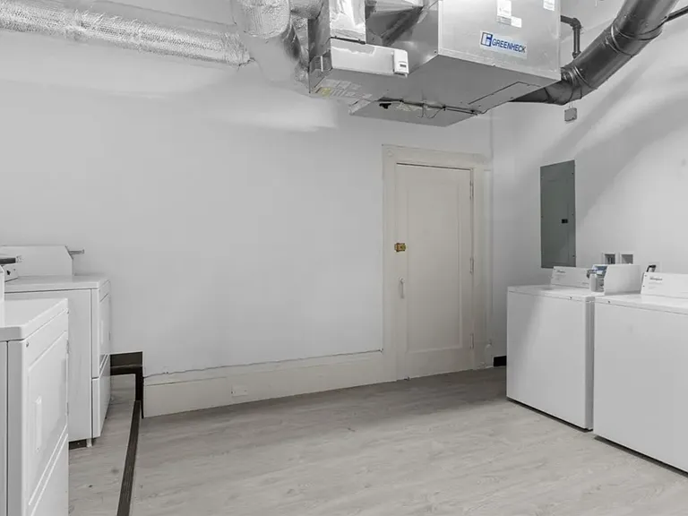 105 William St #402 — Photo 7