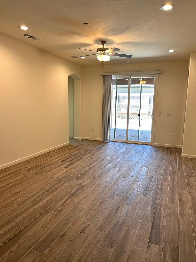 Building Photo - 3922 W Nellis Ave