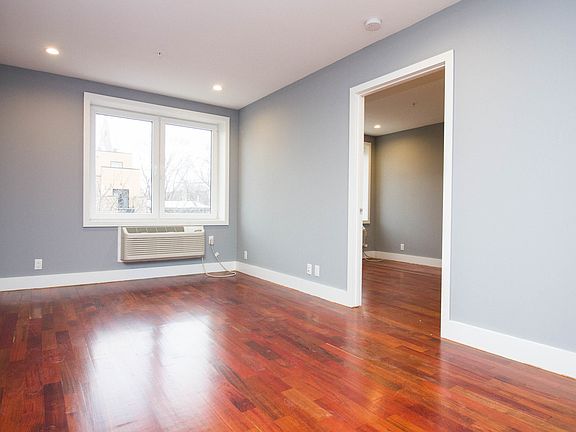 4th image of 804 Jefferson Ave APT 1C