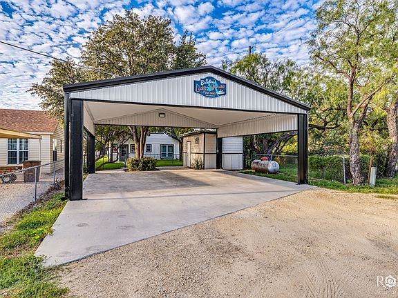 3rd image of 1706 Shad Rd