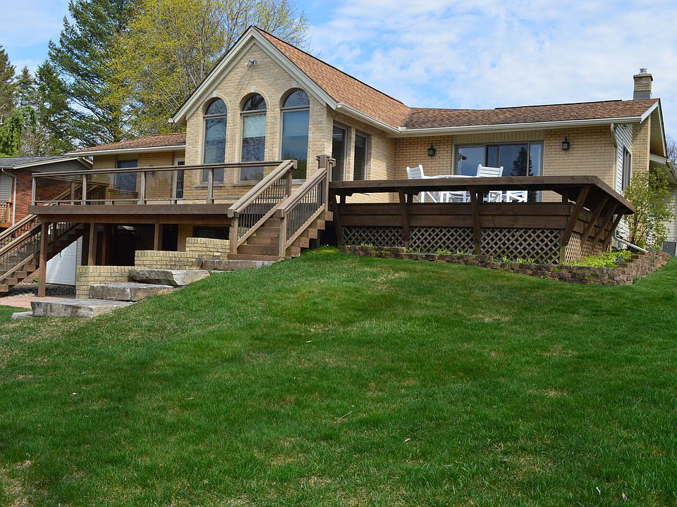 4575 Ravinewood lakeside