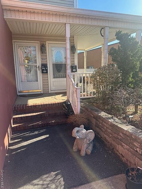 1st image of 100 Merrick Rd
