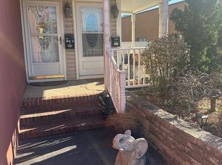 100 Merrick Rd, Lynbrook, NY 11563