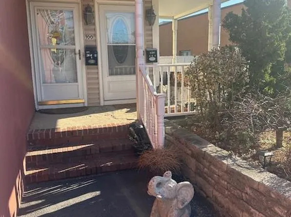 100 Merrick Rd, Lynbrook, NY 11563