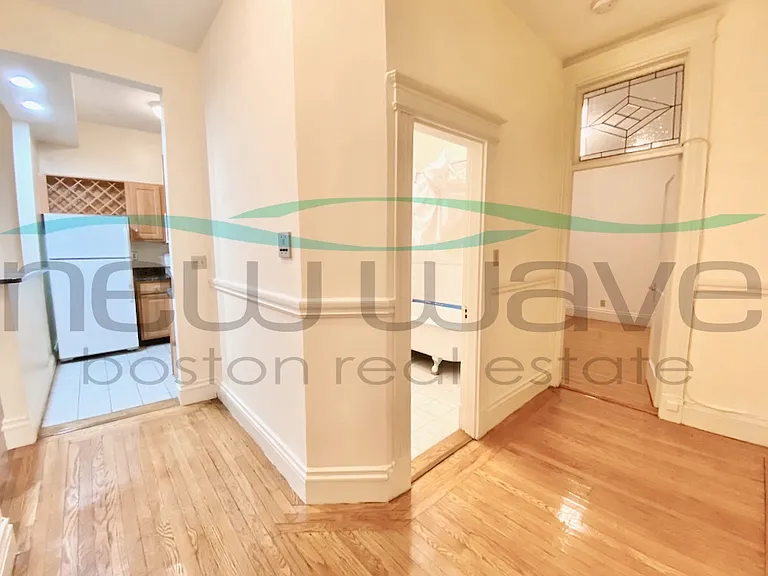 32 Queensberry St #6 — Photo 9