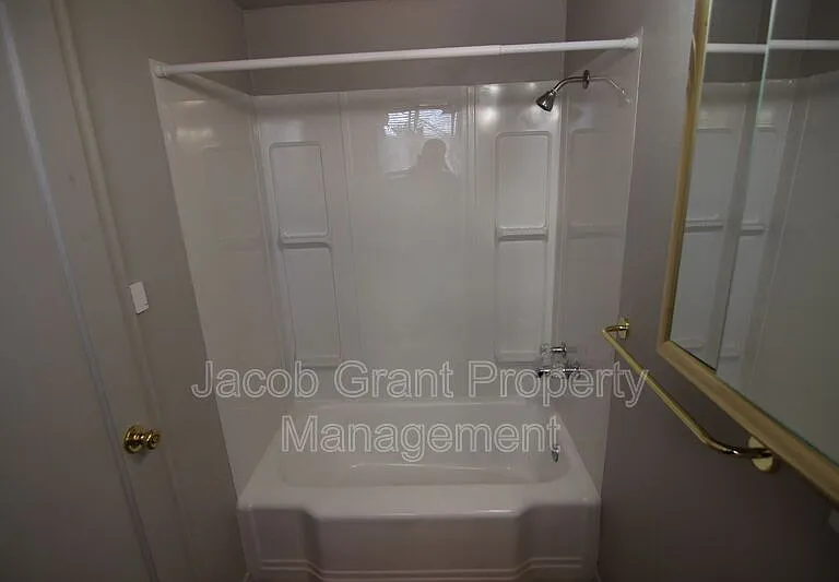 4719 Yellowstone Ave #8 — Photo 6