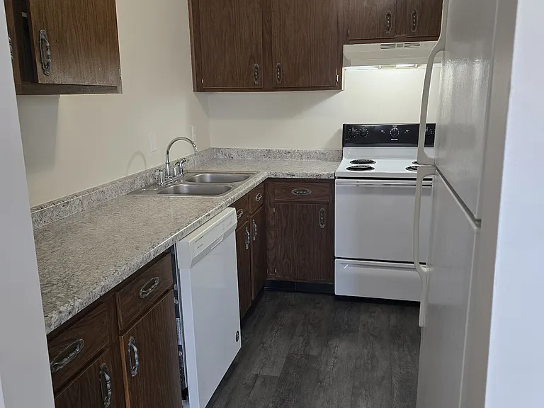 452 S Saint Bernard Dr — Photo 4