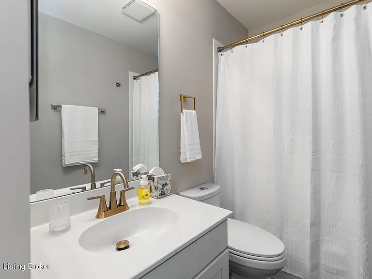 638 S 2nd St #1 — Photo 34