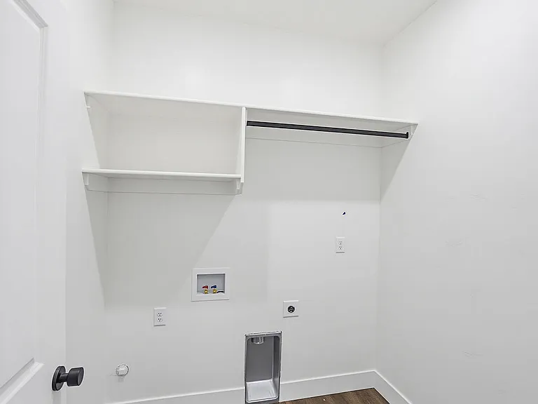 445 E River Ln — Photo 40