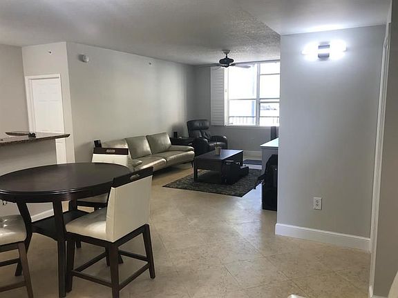 4th image of 560 S Sapodilla Ave APT 101