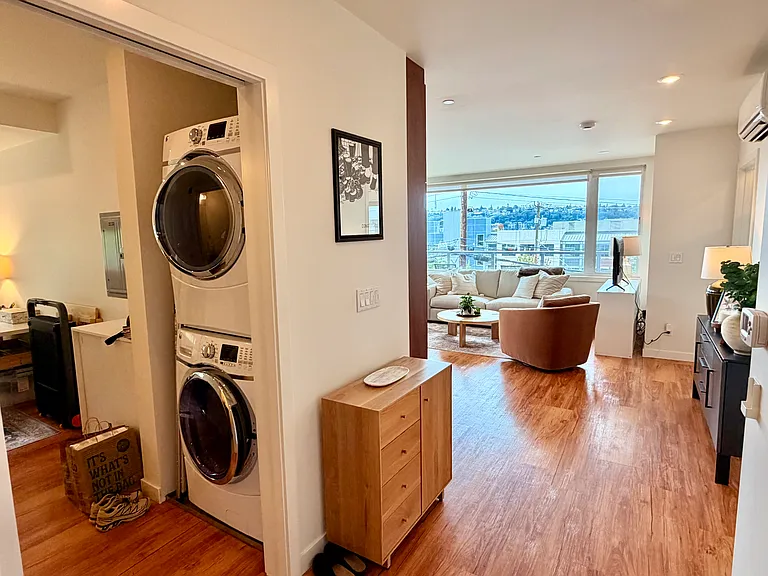 2351 Franklin Ave E #202 — Photo 3