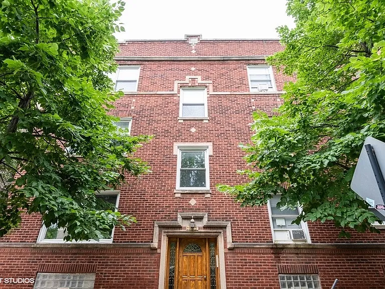 1253 W Byron St #2 — Photo 1