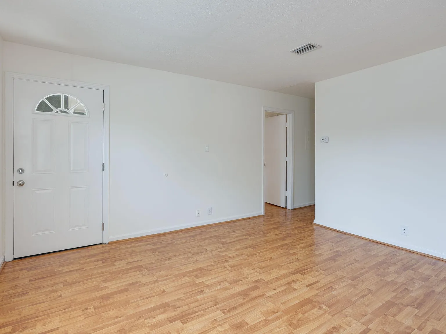2 bed, 850 sqft, $1,795 — Photo 2