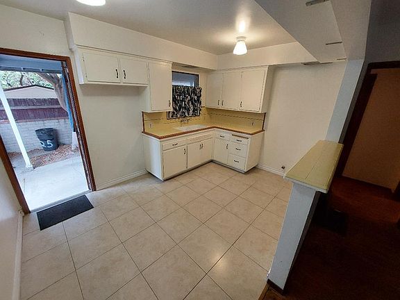 5th image of 9525 Workman Ave
