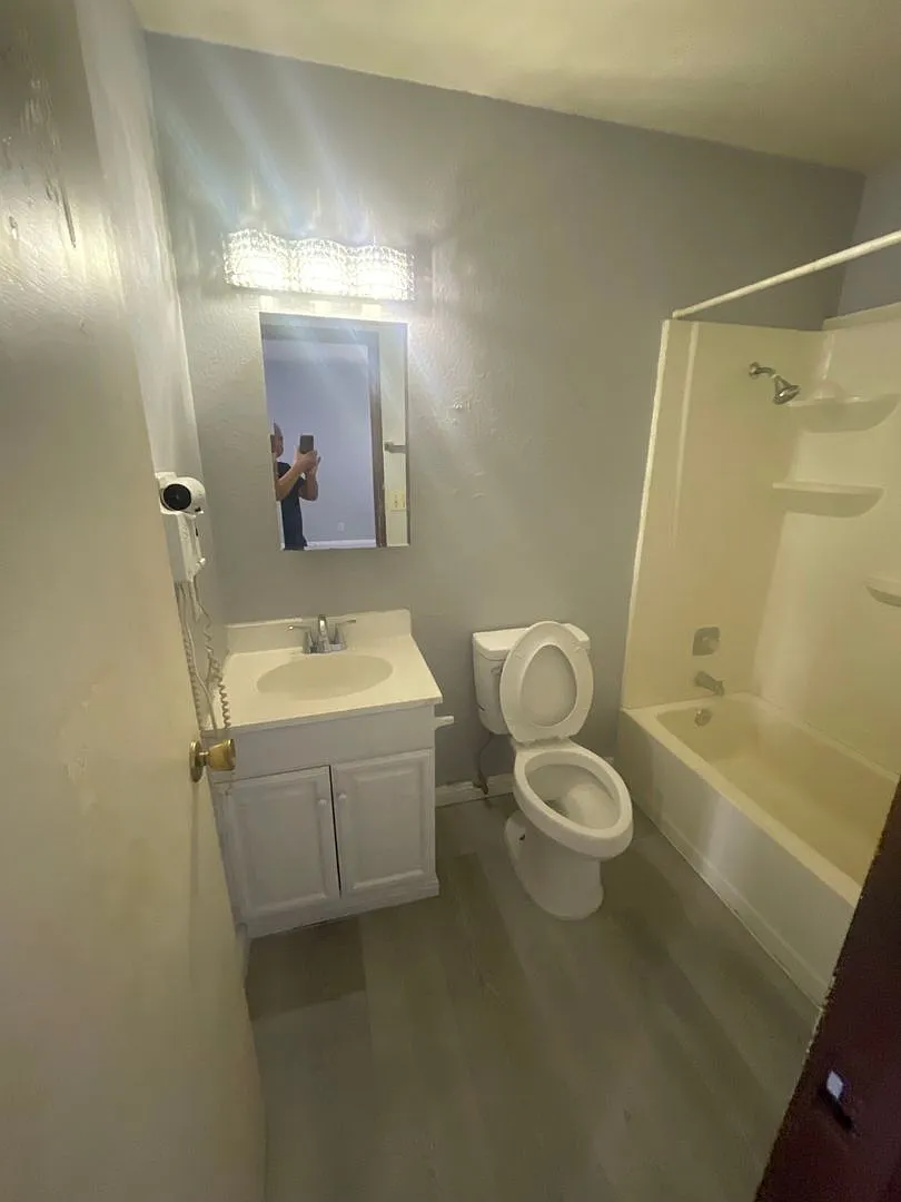 Koval Cove Apartments — Photo 2
