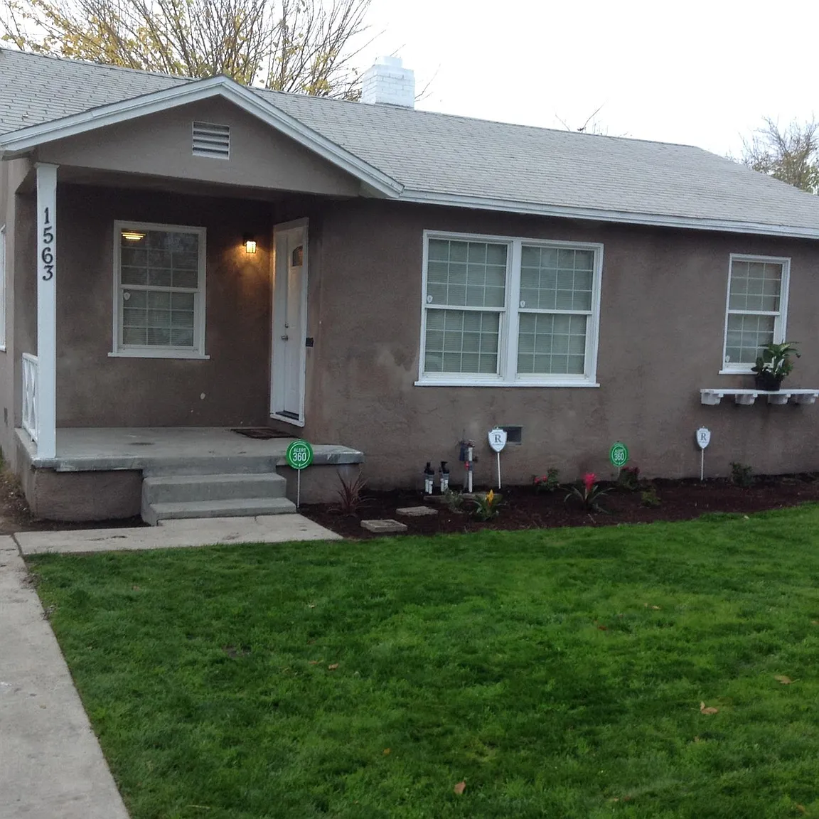 1563 N Fruit Ave photo 1