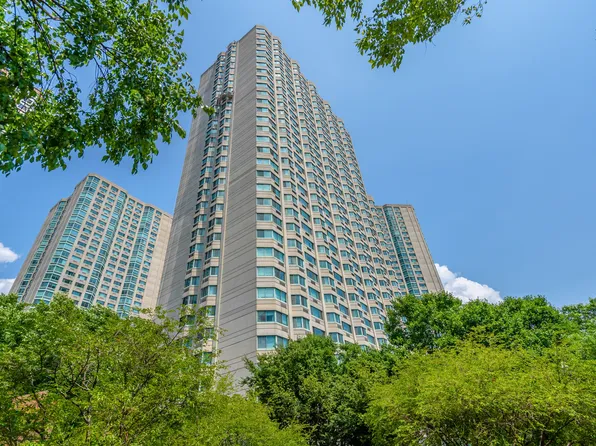 1 River Court image 3 of 19