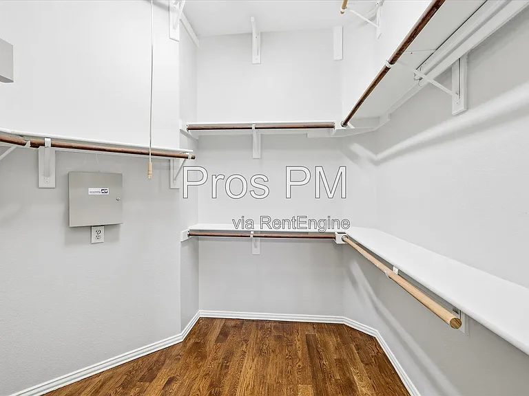 2921 Meadow Glen Dr — Photo 24