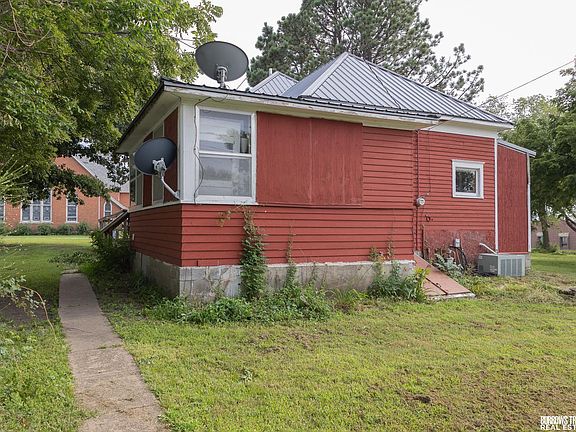 4th image of 528 9th St