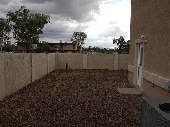 3rd image of 914 E Hedrick Dr #8