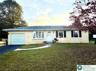 37 S Herbein Dr, Topton, PA