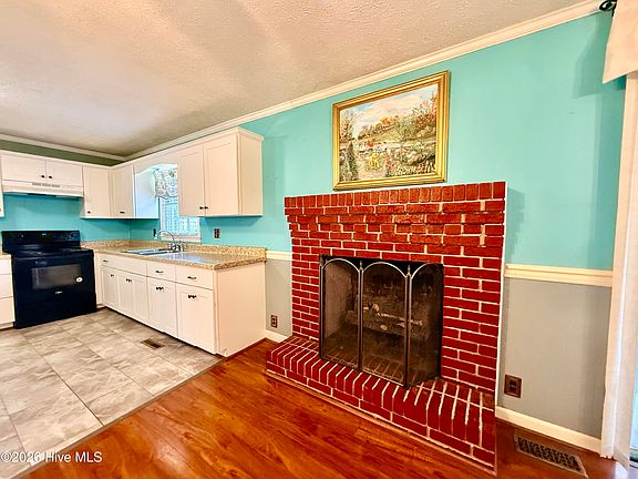4th image of 708 Sycamore Lane
