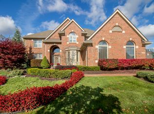 54520 Birchwood Dr, South Lyon, MI 48178