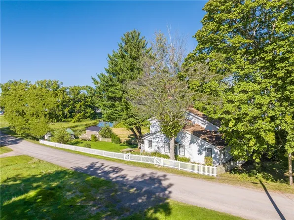 7822 Hamilton Street Ext, Williamson, NY 14589