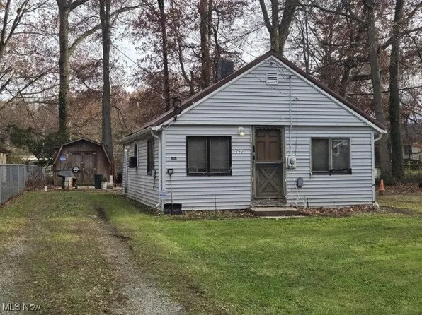 260 Oakwood St, Elyria, OH 44035