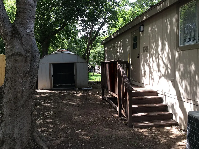 1008 Lipan Trl — Photo 15