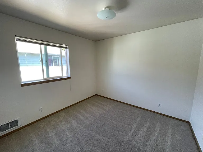 Schell (1410 NW Falls Creek Loop) — Photo 14