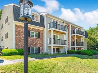 8 Chapel Hill Dr APT 6, Plymouth, MA 02360